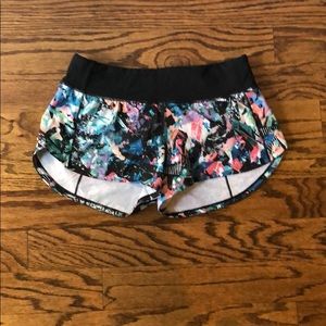Size 4 Lululemon Speed Up Shorts EUC